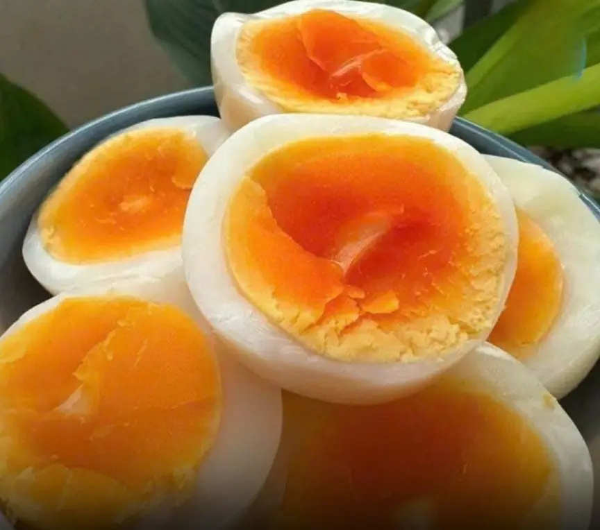 The Surprising Truth About Eating Eggs Every Day....