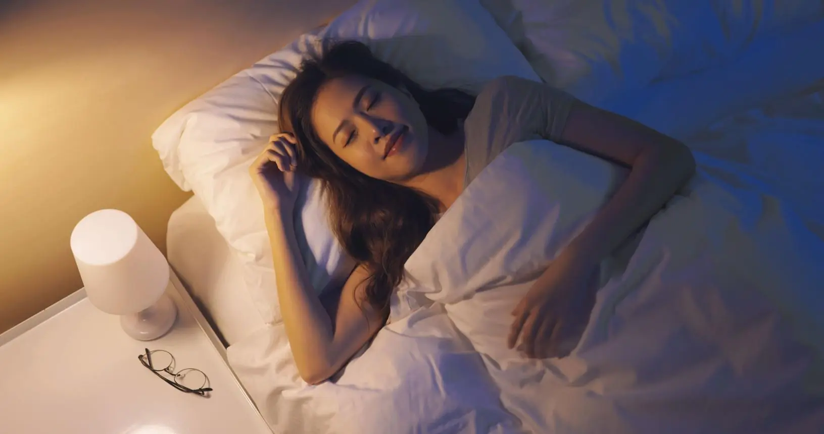 Doctors Warn: Could Sleeping on Your Right Side Be Affecting Your Digestion?