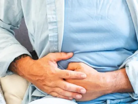 Woman Diagnosed With Stage 4 Colon Can.cer Warns Others About 5 Symptoms She Ignored