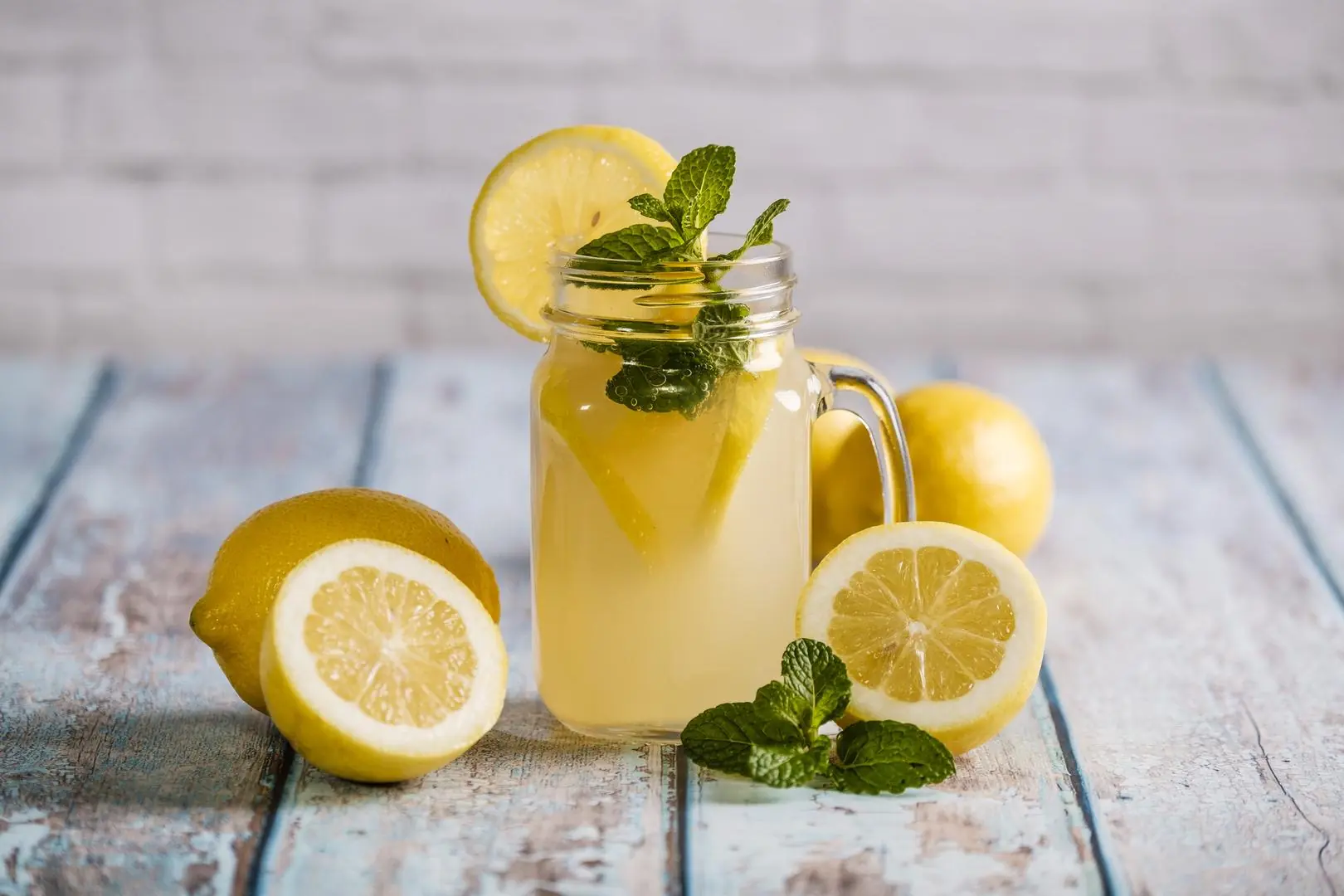 He Drank Lemon Water Every Day for Two Years to Control Blo.od Pressure — The Outcome Surprised Everyone