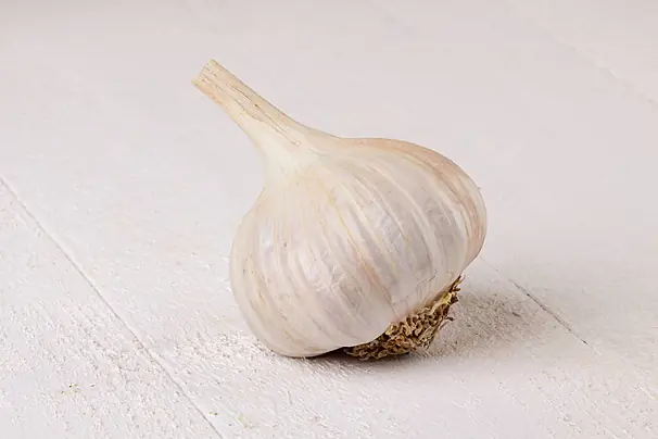 Eat Garlic Before Bed Tonight and Your Body May Thank You Tomorrow