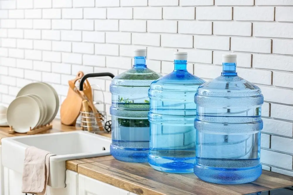 29-Year-Old Couple Develop Liver Can.cer: Doctors Warn About a Common Water Container Still Used at Home