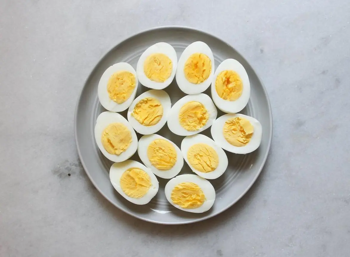 Man Falls Critically Ill After Eating Eggs: Doctors Warn Against One Common Mistake