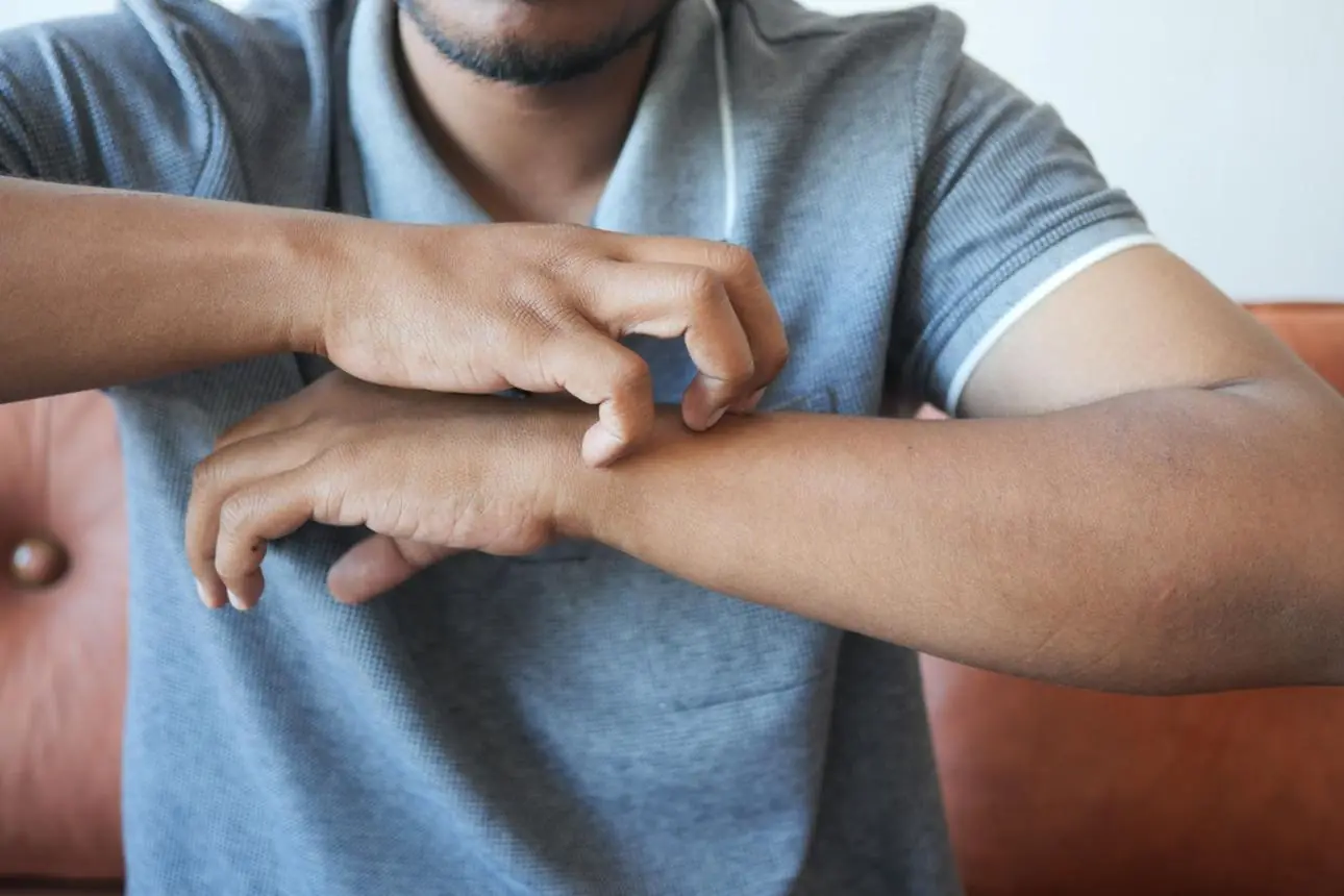 Persistent Nighttime Itching Leads to a Shocking Diagnosis: A Symptom You Should Never Ignore