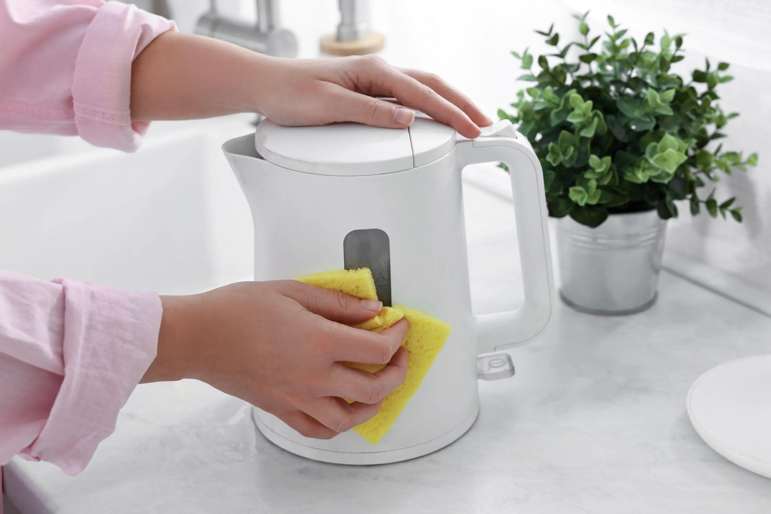 Can Boiling Water Really Increase Can.cer Risk? 3 Unsafe Habits You Should Stop Today