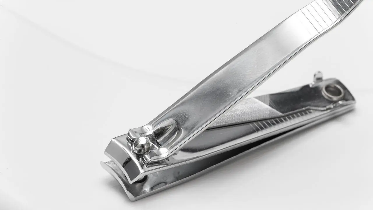 The Hidden Purpose of the Tiny Hole on a Nail Clipper That Most People Never Notice