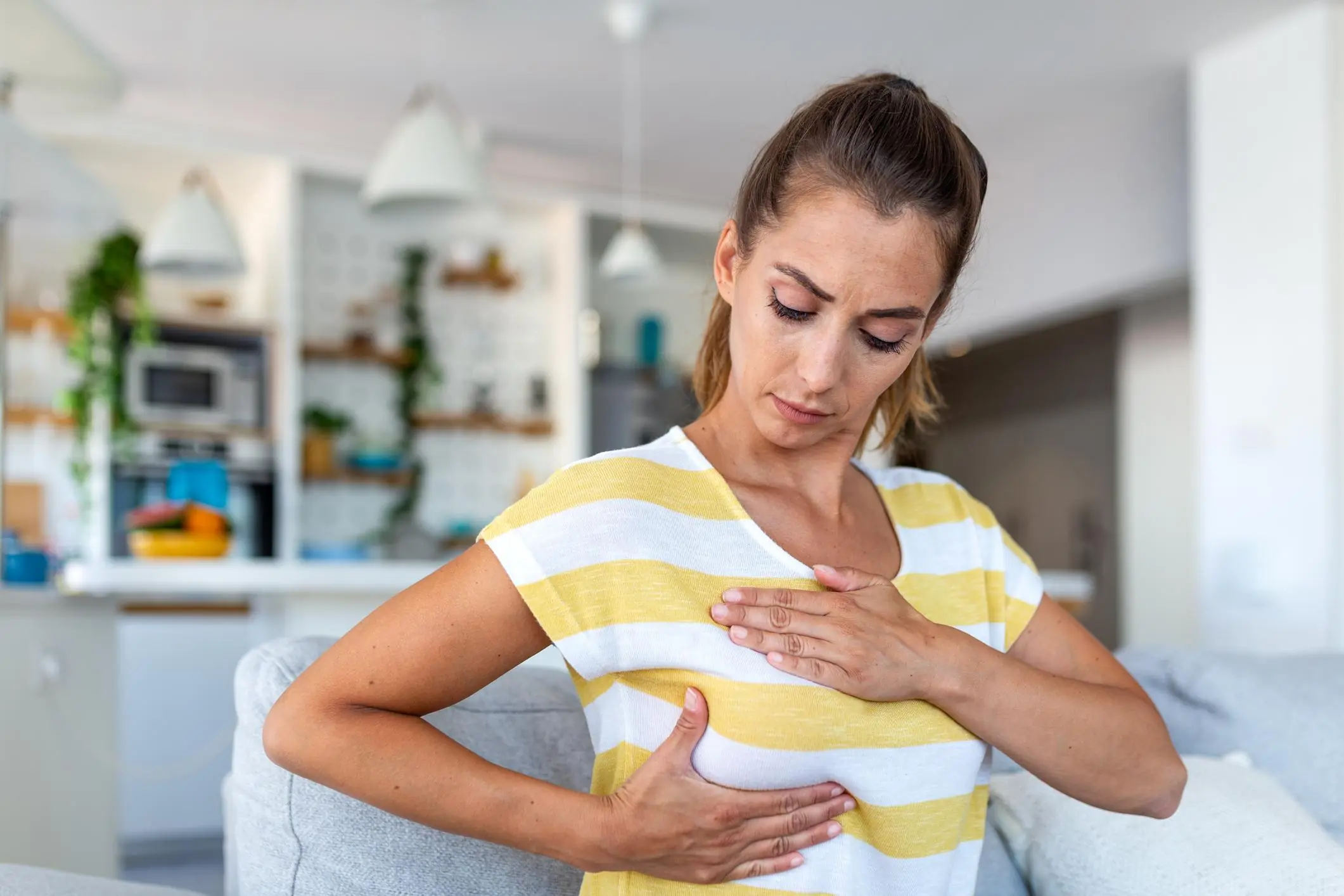One Year Before Breast Can.Cer, Your Body May Show These 5 Important Warning Signs