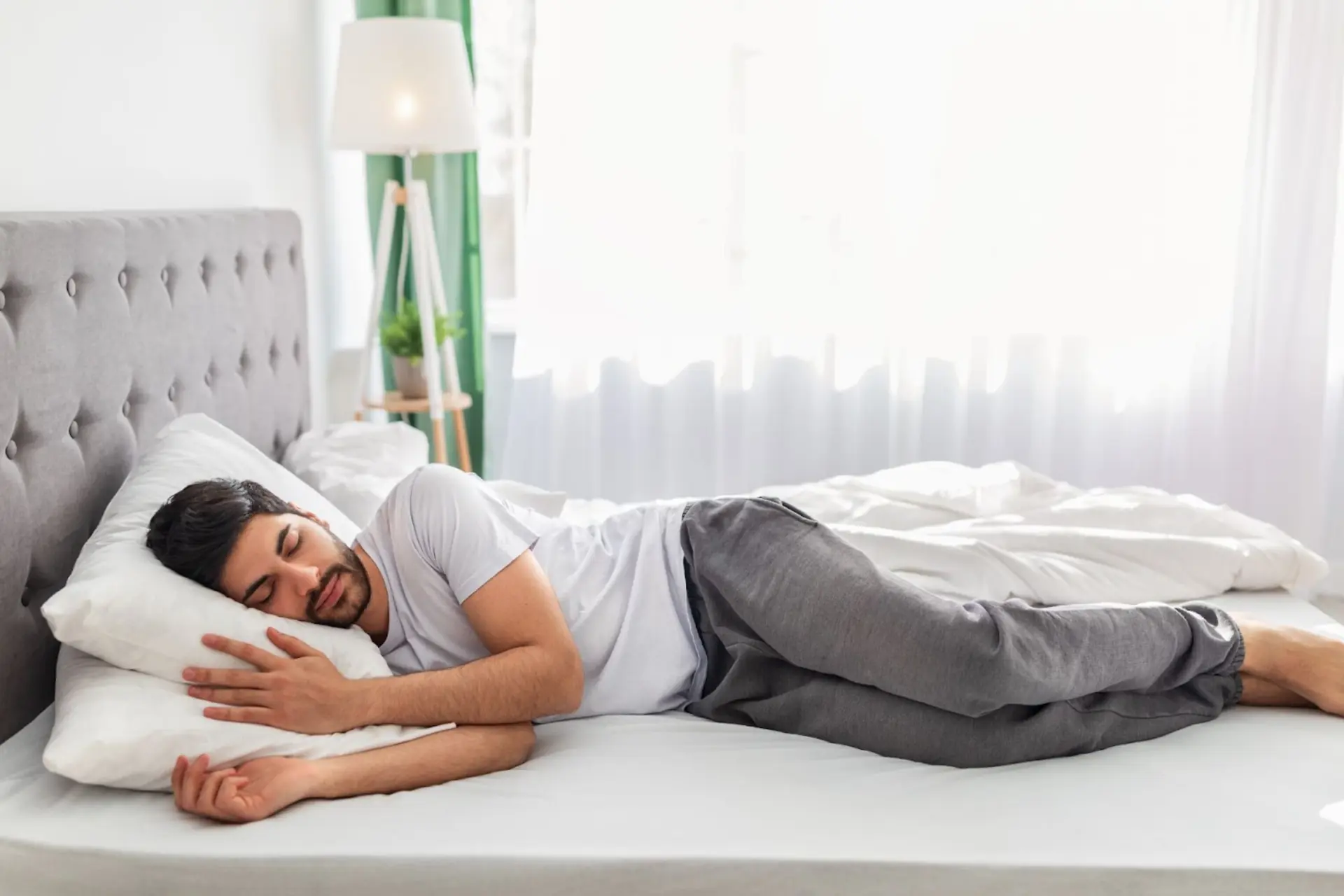 Your Right-Side Sleeping Habit Could Be Affecting Your Body—Here's What Experts Recommend