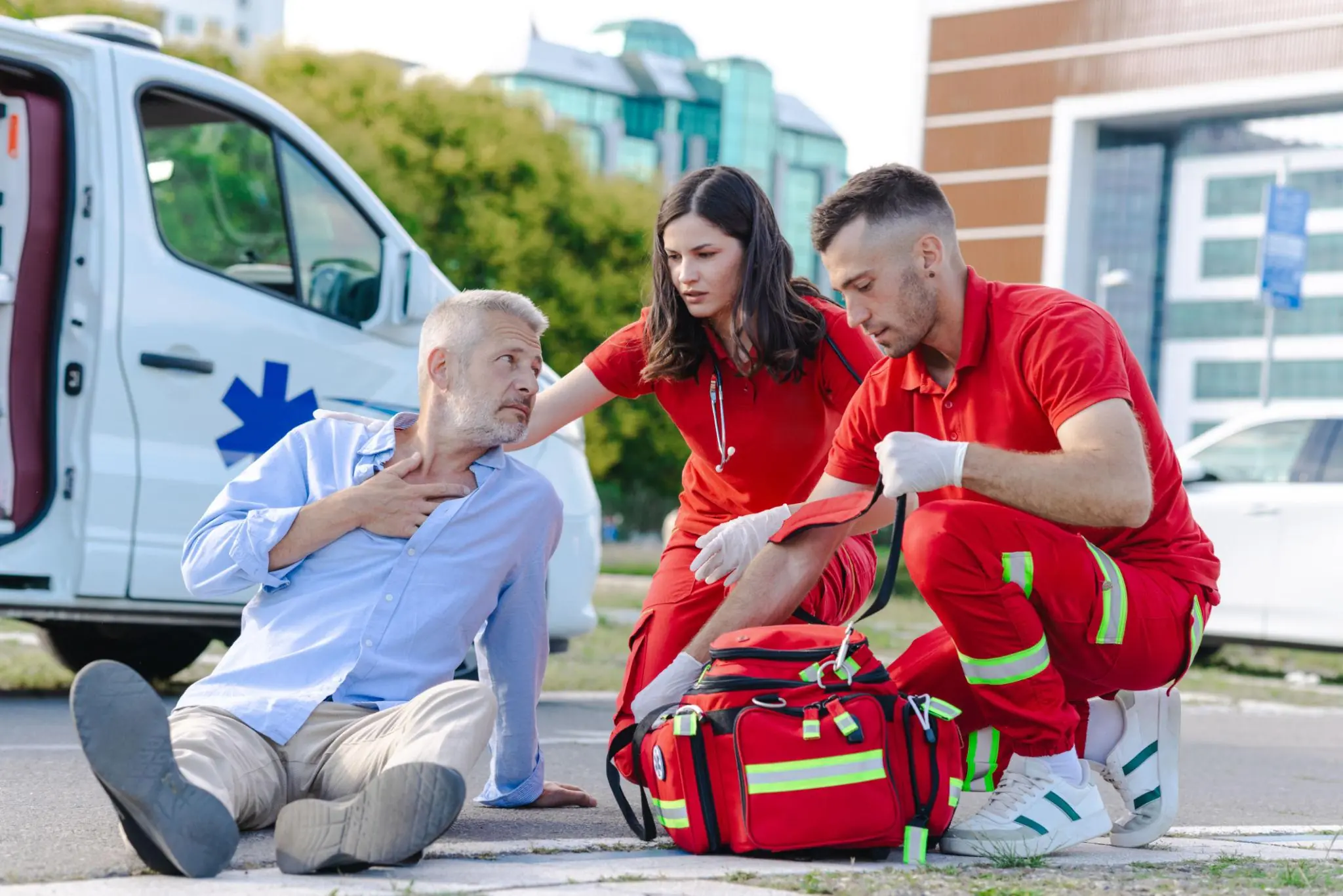 If You’re Alone and Think You’re Having a Heart Attack, Here’s What You Should Do Immediately