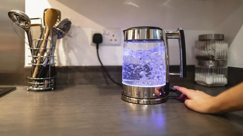 Boiling Water the Wrong Way? Experts Warn These 3 Common Habits Could Increase Health Risks for Your Whole Family