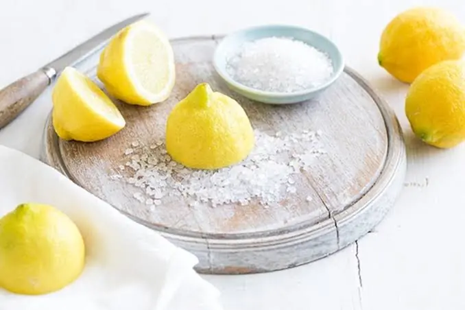 Place a Salted Lemon Cut into Four Pieces in Your Room - Here's Why People Do It