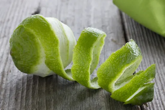 What Happens When You Drink Lemon Peel Tea? Here's What Science Suggests
