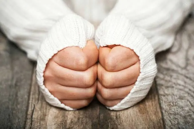 Always Have Cold Hands and Feet? Here Are 4 Possible Health Conditions to Be Aware Of