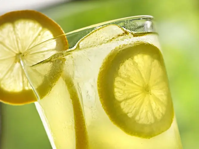 Lemon Water: 15 Reasons It Can Be a Refreshing and Healthy Choice