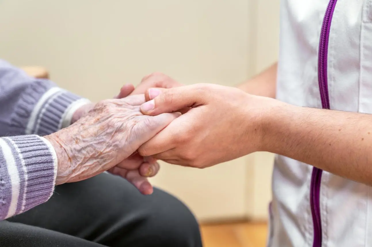 Your Body Knows When Death Is Coming? What the Body May Reveal in the Final Stages