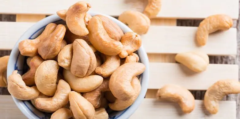 Experts Explain the Benefits—and Possible Downsides—of Eating Cashews