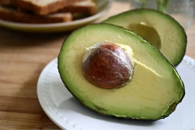 Doctors Reveal the Health Benefits—and Risks—of Eating Avocados
