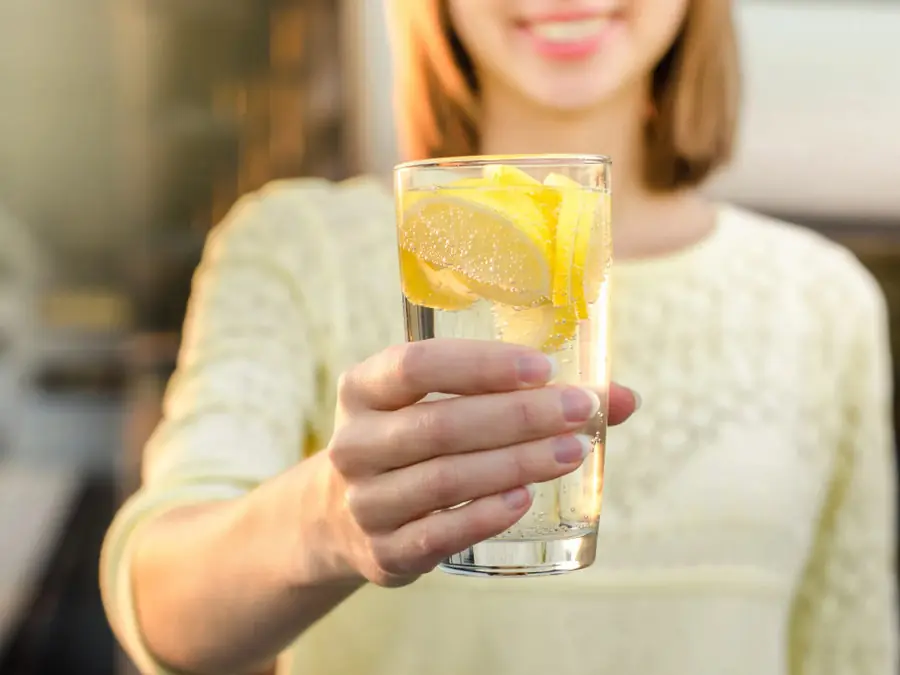 He Drank Lemon Water Every Day for Two Years to Support His Bl00d Pressure - Here's What Happened Next