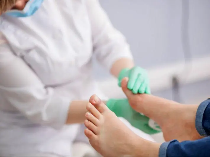 12 Ways Your Feet May Be Warning You About Li.ver Problems
