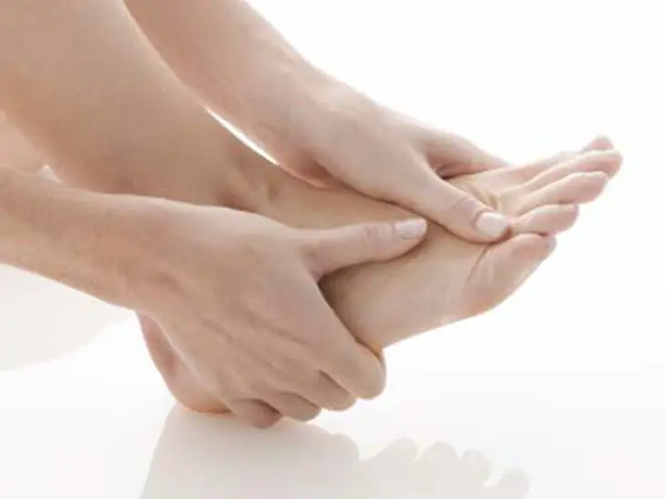 Don't Ignore These Nighttime Leg and Foot Symptoms - They May Indicate Reduced Bl00d Flow