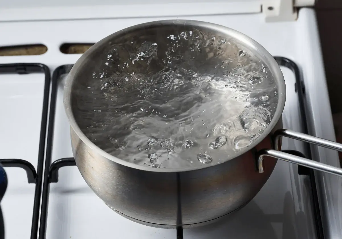 Doctors Warn Against These 3 Common Water-Boiling Mistakes