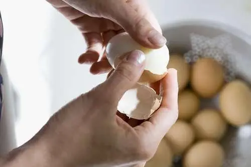 Boiling Eggs with Lemon: 3 Simple Benefits You Should Know