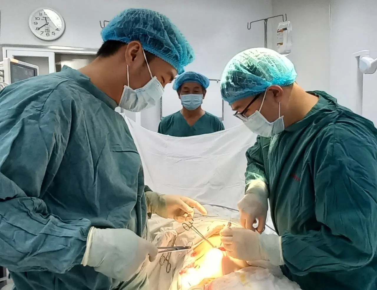 10-Year-Old Girl Suffered Sto.mach Pain for Three Years—Doctors Were Shocked by What They Found