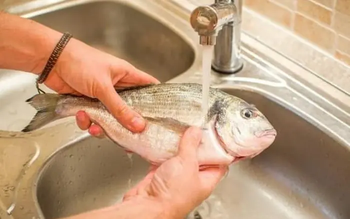 How to Get Rid of Fishy Odors Naturally:  Easy Kitchen Tricks That Really Work
