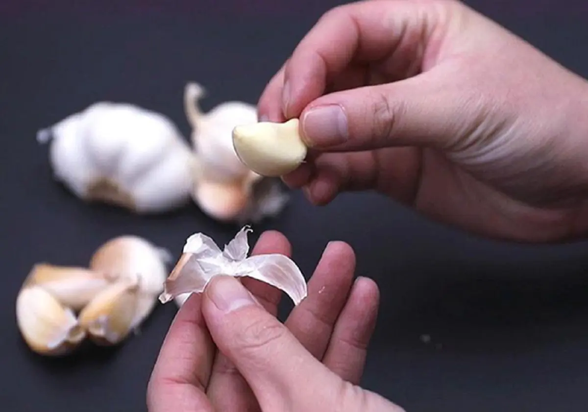 A 58-Year-Old Man Ate Raw Garlic Every Day to "Fight Can.cer"—Six Months Later, His Follow-Up Results Surprised Him