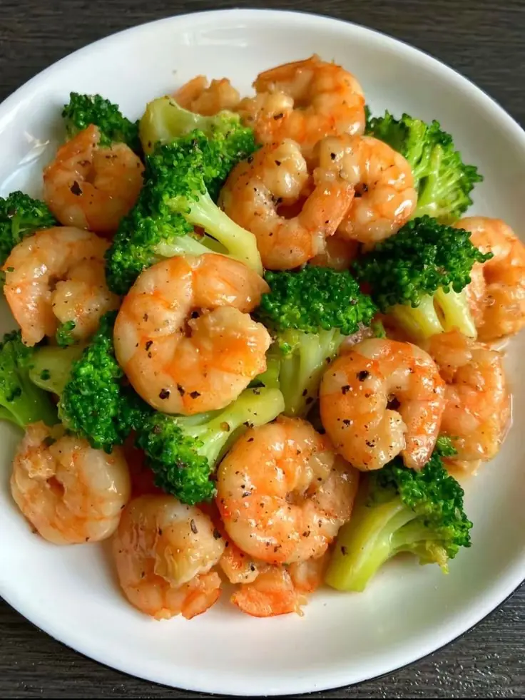 Garlic Butter Shrimp & Broccoli Skillet