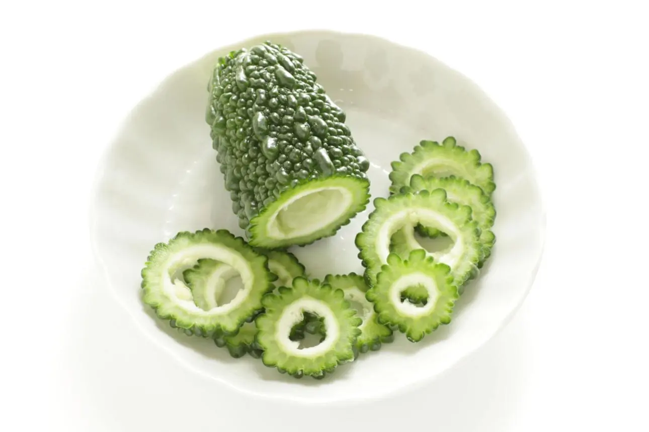 Four Family Members Hospitalized After Eating Bitter Melon: The Rare Risk Hidden Behind an Extra-Bitter Bite