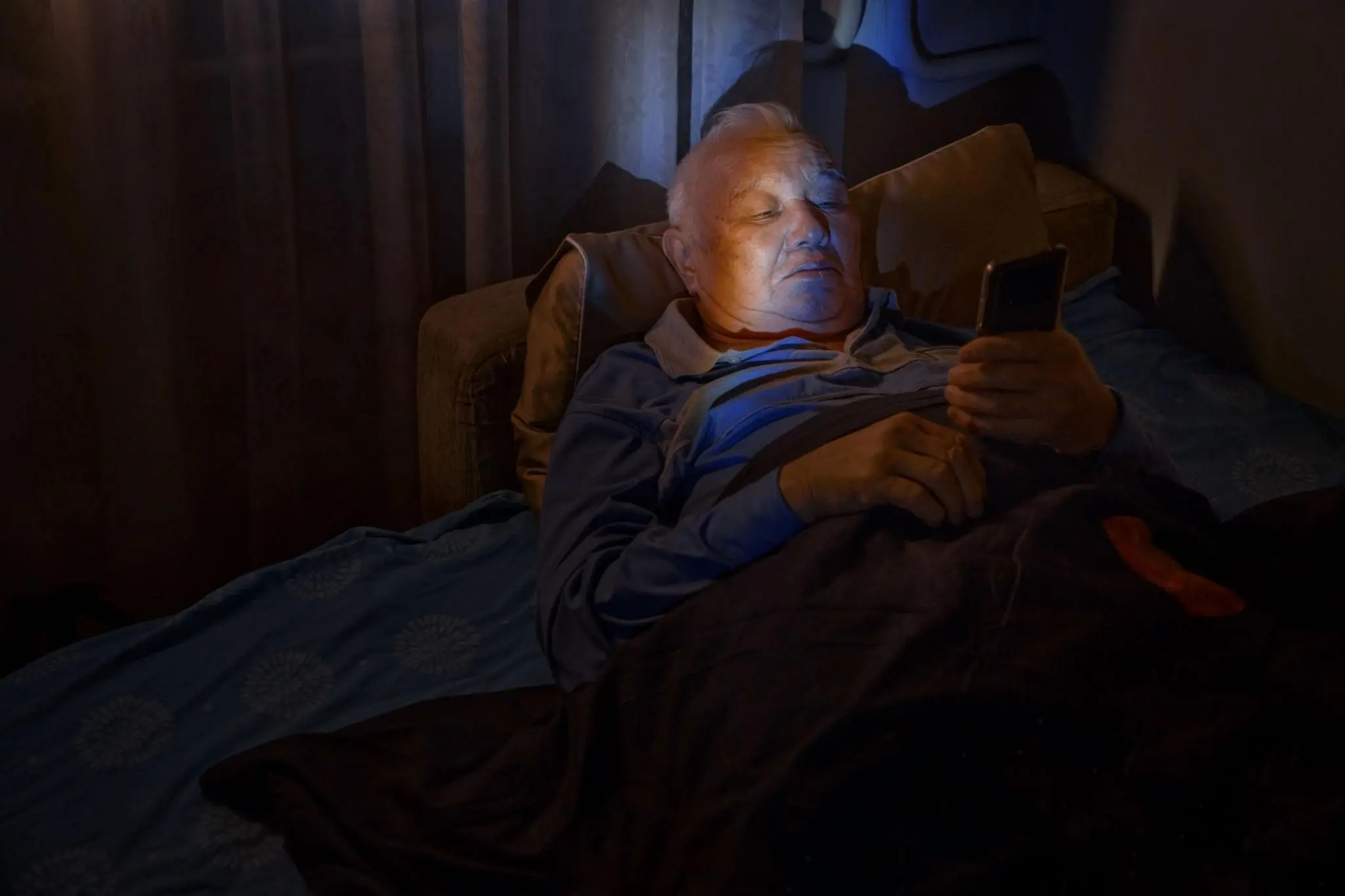 A 65-Year-Old Woman Di.ed Suddenly Before Dawn: Doctors Warn That One Common Bedtime Habit Could Increase the Risk