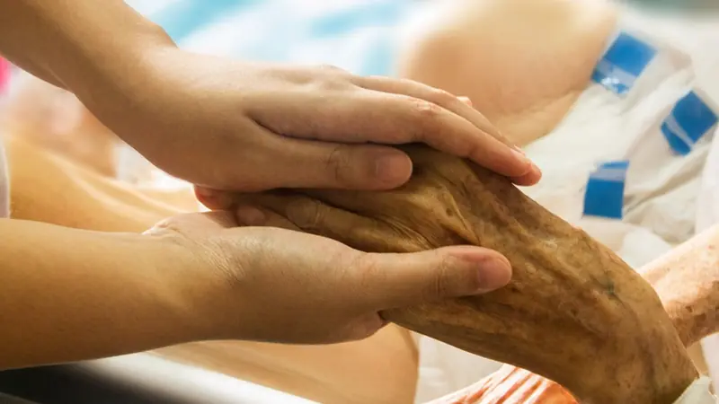 What Is the “De.ath Rattle”? Experts Explain This Common End-of-Life Phenomenon