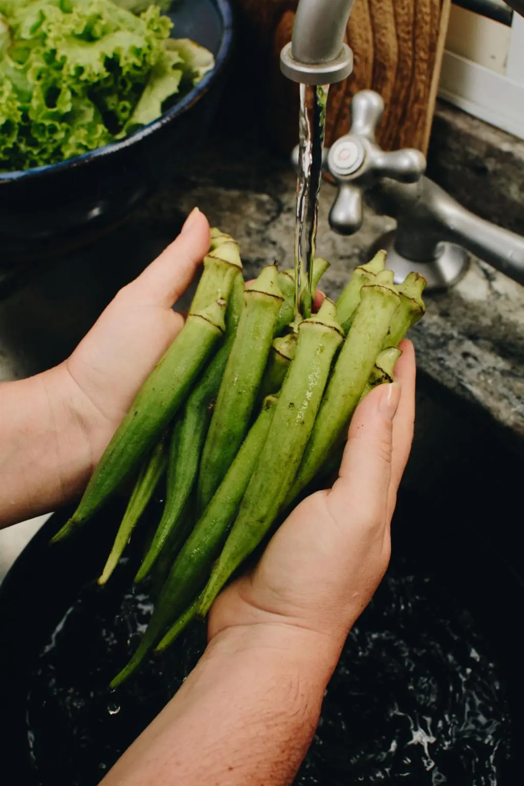 What Really Happens When You Eat Okra? Separating Health Facts from Internet Myths
