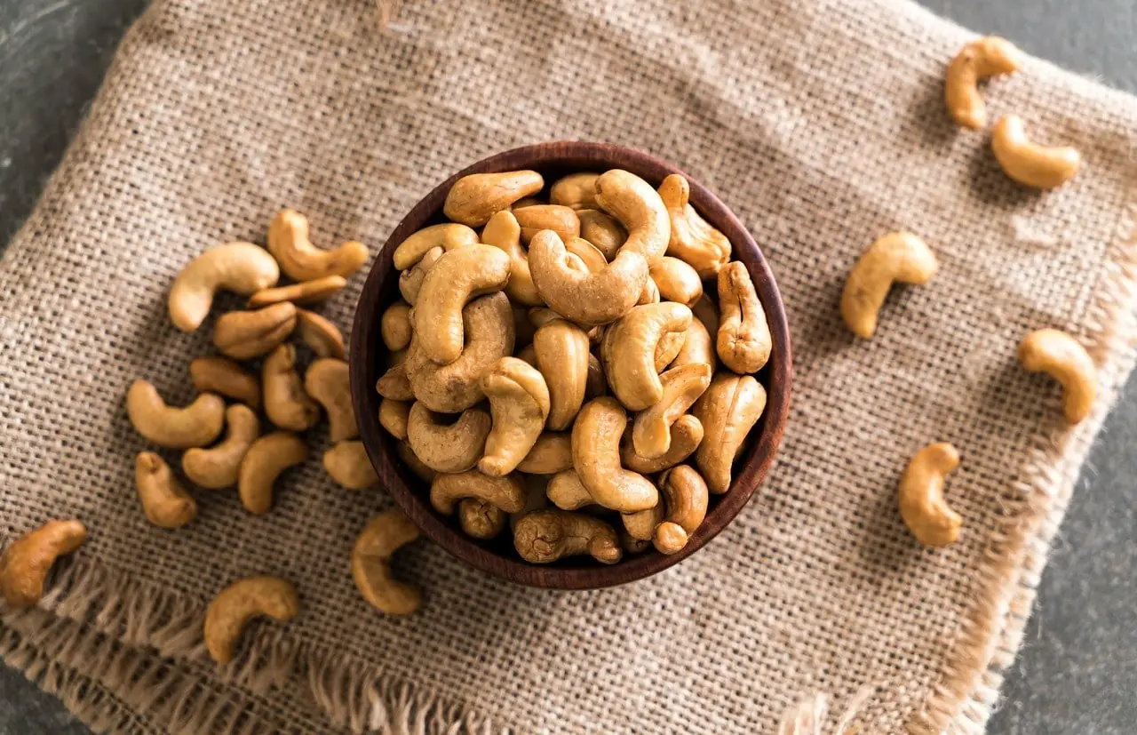 The Surprising Health Benefits—and Risks—of Cashews That Nobody Talks About...