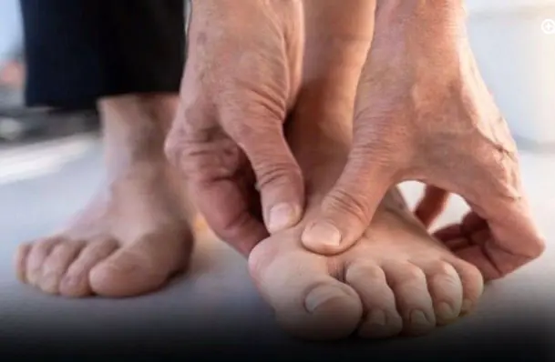 6 often overlooked signs on your feet that may wa.rn of dan.gerous diseases