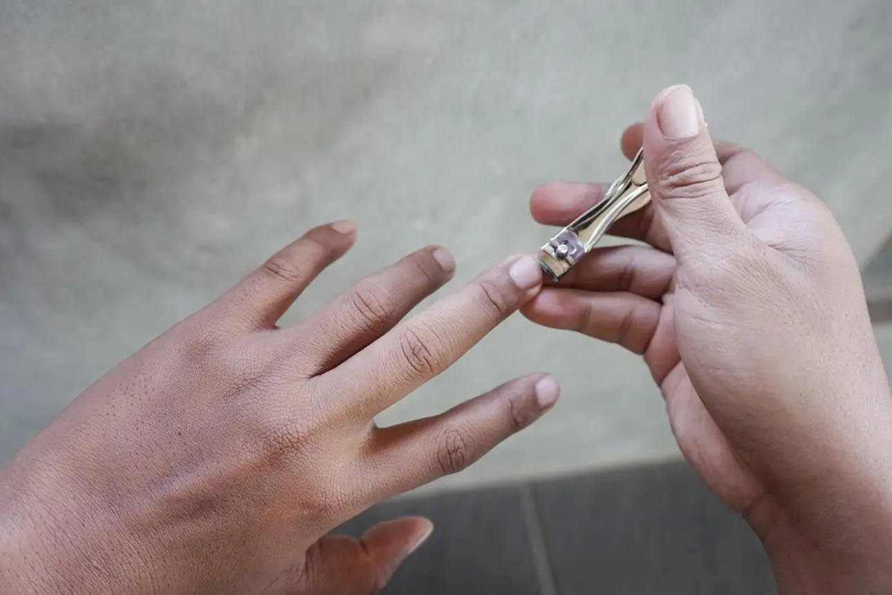 Why Do Some People Keep One Fingernail Long? The Surprising Reasons Behind the Habit