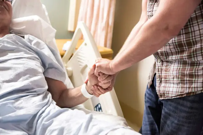 Not Just a Cough: Doctors Say Your Fingers Could Be the First Warning Sign of Lung Can.cer