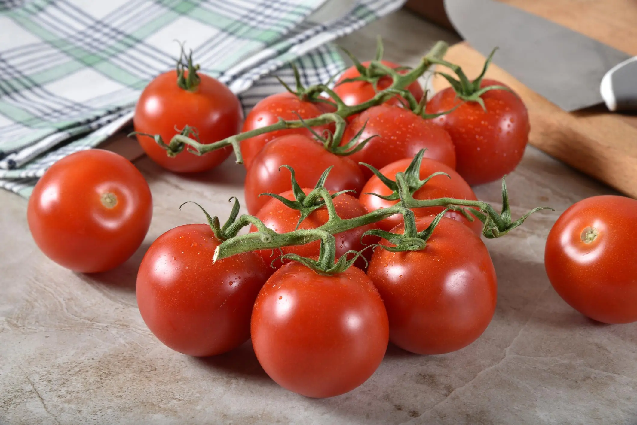 How to Keep Tomatoes Fresh Longer: Simple Storage Tips That Really Work