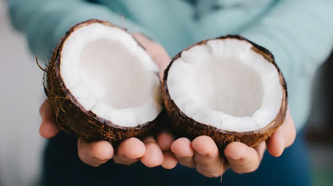 Doctors Say These 6 Groups Should Be Cautious About Drinking Coconut Water