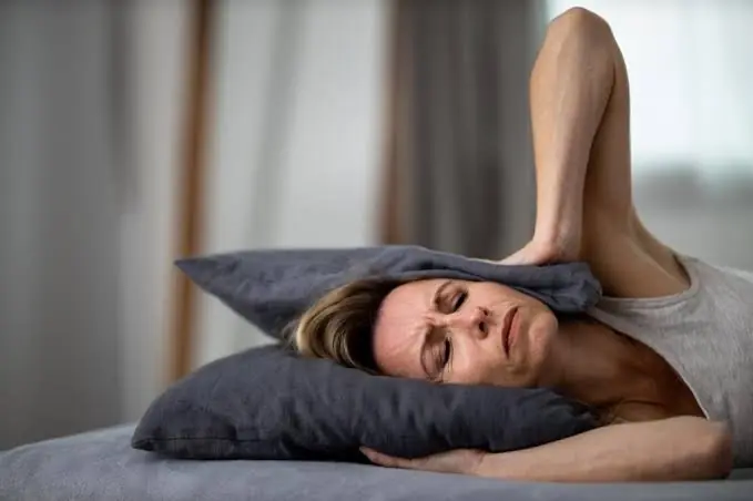 If You Can Feel Your Heart Beating While Lying Down, Here’s What You Should Know