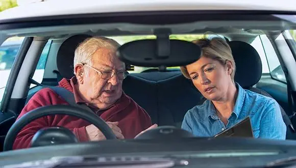 Can People Over 70 Still Drive? What the Rules Really Say and the Signs You Should Never Ignore