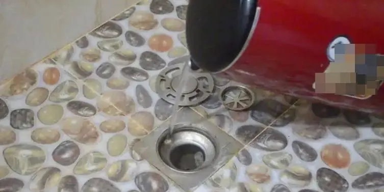 Plumbers Warn: This Common Kitchen Habit Could Cause Problems You Don’t See Coming…