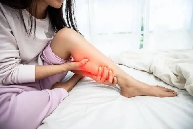 Night After Night, Your Legs Cramp? Here’s What Could Be Behind It.