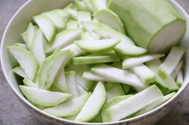 Can Bitter Vegetables Harm Your Kidneys? Doctors Explain the Rare but Serious Risk