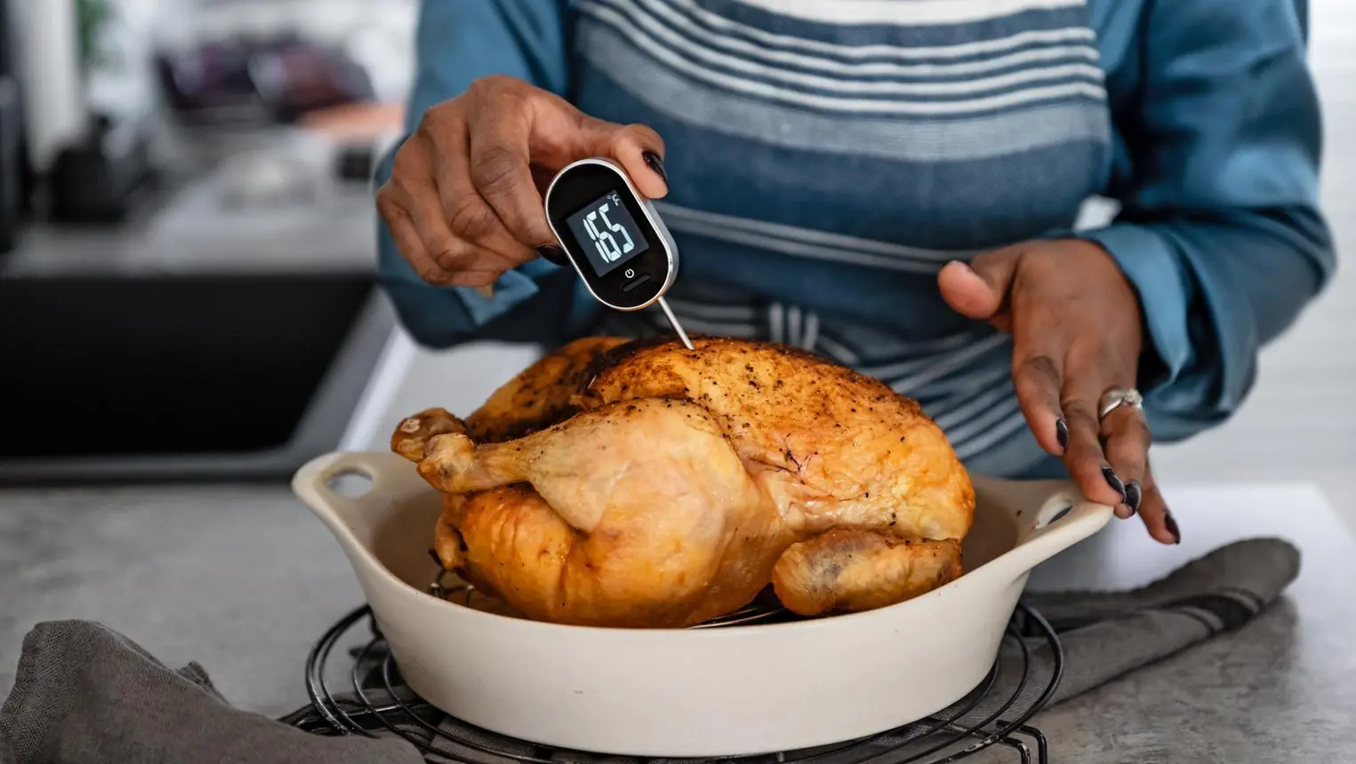 Healthy 28-Year-Old Dies After Severe Food Poisoning: The Hidden Risks of Improperly Handled Chicken