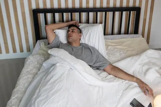 Feel Your Heart Beating in Your Chest at Bedtime? Here Are Some Possible Reasons