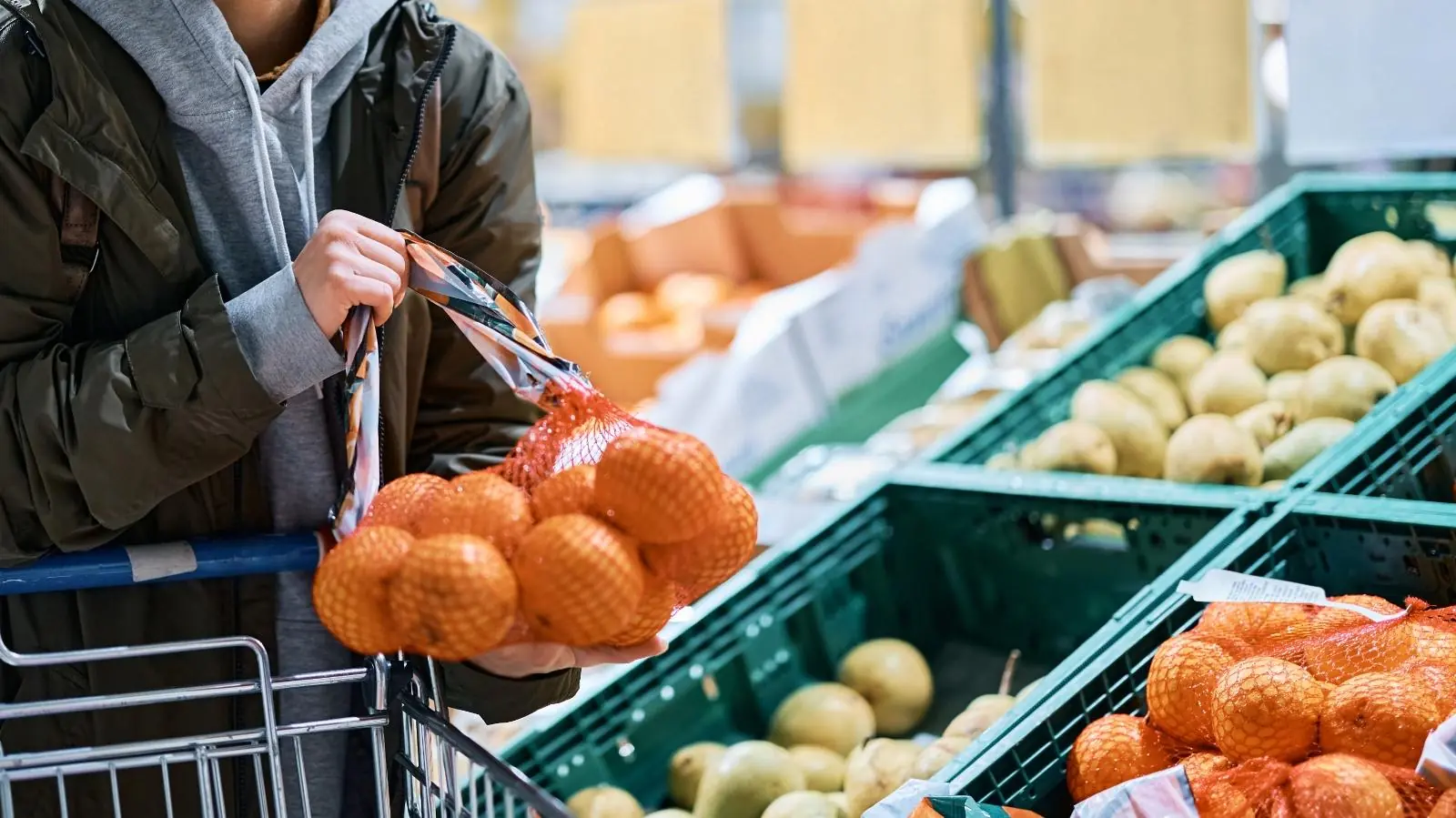 Why Are Oranges Sold in Red Mesh Bags? The Clever Marketing Trick Hidden in Plain Sight