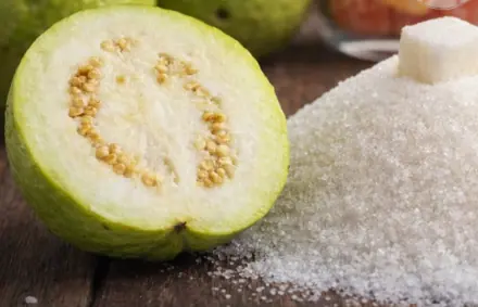 Doctors Warn That Eating Guava Improperly Could Lead to Health Problems...
