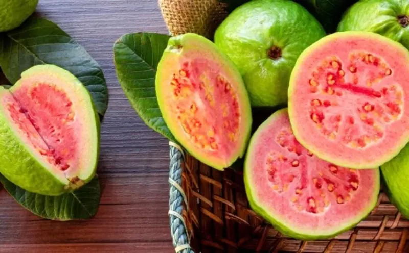 Doctors Say Eating Guava May Have Some Surprising Effects on Your Body
